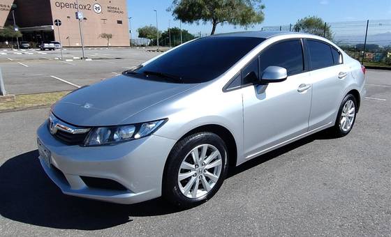 HONDA CIVIC 1.8 LXS 16V FLEX 4P AUTOMÁTICO HONDA CIVIC 1.8 LXS 16V FLEX 4P AUTOMÁTICO